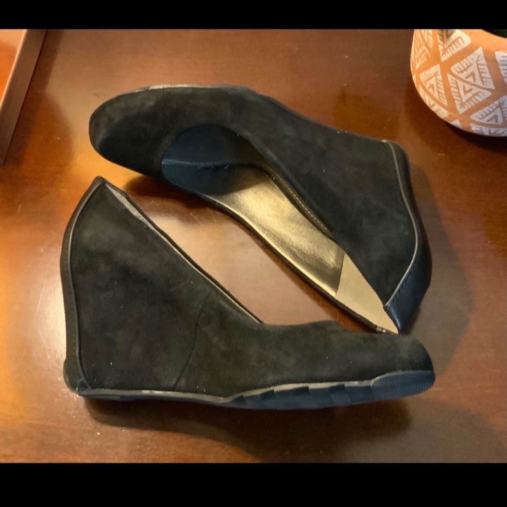 Black Reaction Wedges